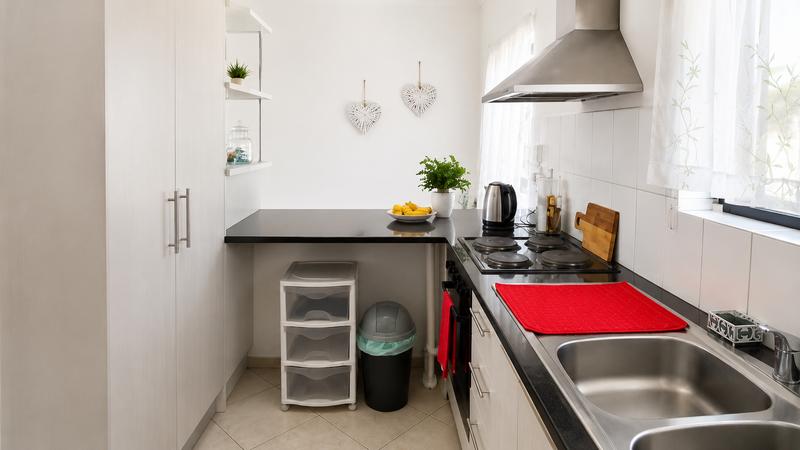 To Let 2 Bedroom Property for Rent in Somerset West Western Cape